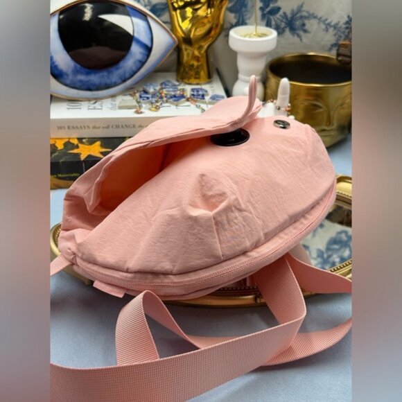 🆕 lululemon athletica 🧿 NWT Curved Crossbody Bag 3L, Light Pink - Picture 8 of 15
